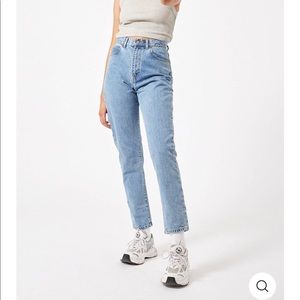 Sz 28 Dr. Denim Nora Mom Jean in Light Retro